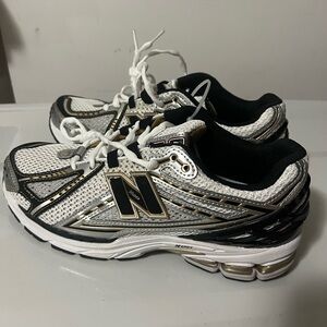 NWOT New Balance 1906R
White Metallic Gold size 7.5M 9W